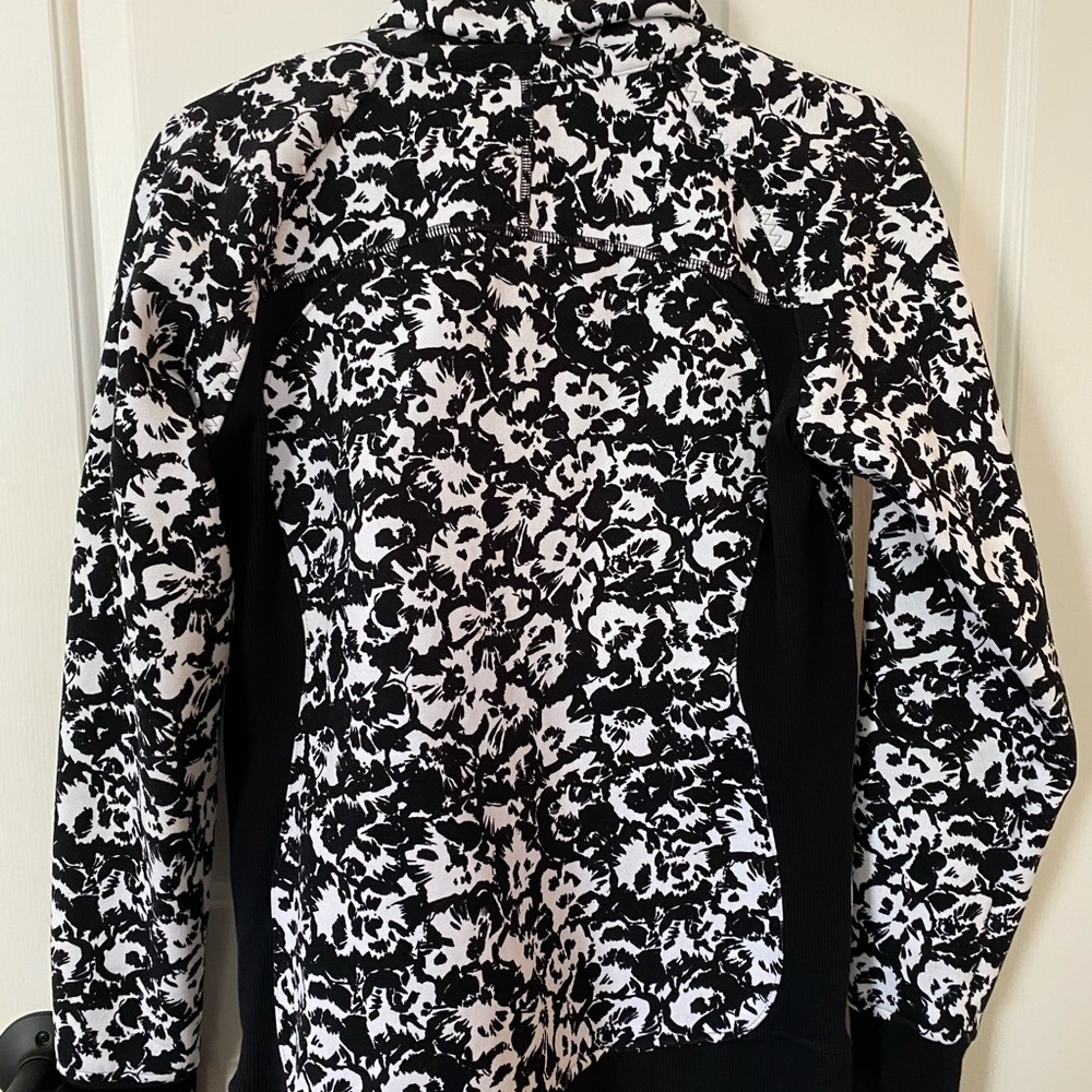 Lululemon Jacket - Picture 6 of 6